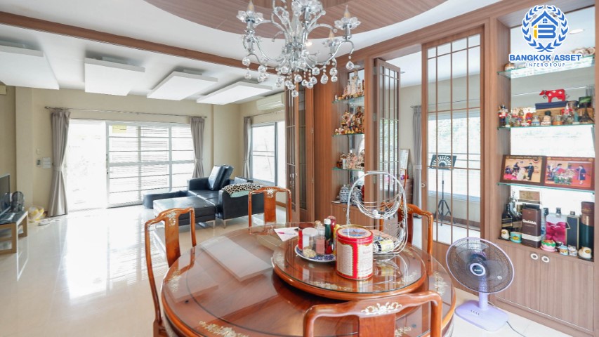 บ้านเดี่ยวมือสองย่านนนทบุรีฯ ม.คาซ่าแกรนด์ รัตนาธิเบศร์-ราชพฤกษ์ เนื้อที่กว้างขวางมากถึง 111 ตร.ว. ฟังก์ชัน 4 ห้องนอน 5 ห้องน้ำ ที่จอดรถ 5 คัน แถมฟรี! เครื่องปรับอากาศ 7 เครื่อง บนทำเลแห่งการเดินทาง ใกล้รถไฟฟ้าสายสีม่วง "สถานีบางรักใหญ่"...